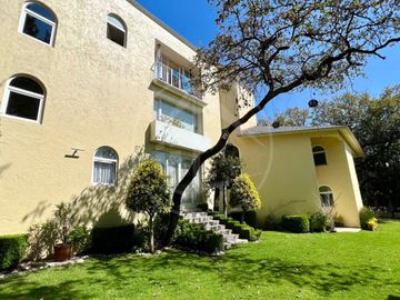 RESIDENCIA DE LUJO EN VENTA CON JARDÍN PRIVADO Y 5 RECÁMARAS EN HACIENDA DE VALLESCONDIDO