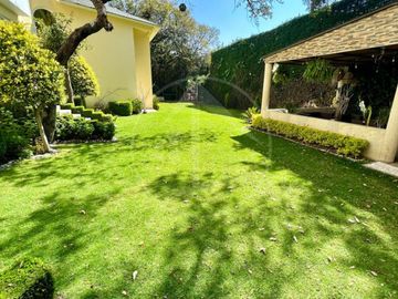 RESIDENCIA DE LUJO EN VENTA CON JARDÍN PRIVADO Y 5 RECÁMARAS EN HACIENDA DE VALLESCONDIDO