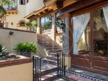 RESIDENCIA ESPECTACULAR DE LUJO EN HACIENDA DE VALLESCONDIDO