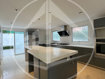 RESIDENCIA ESPECTACULAR EN VENTA EN PRADO LARGO