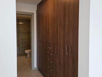 ¡Vive con Estilo en Cumbayá! – Moderna Suite en Venta Cerca del Parque
