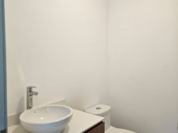 ¡Vive con Estilo en Cumbayá! – Moderna Suite en Venta Cerca del Parque