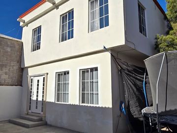 🏠 Propiedad con dos casas independientes - Perfectas para Dos Familias