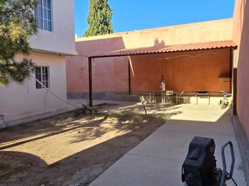 🏠 Propiedad con dos casas independientes - Perfectas para Dos Familias