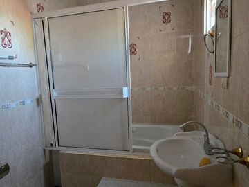 🏠 Propiedad con dos casas independientes - Perfectas para Dos Familias