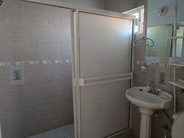 🏠 Propiedad con dos casas independientes - Perfectas para Dos Familias