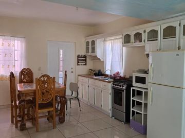 🏠 Propiedad con dos casas independientes - Perfectas para Dos Familias