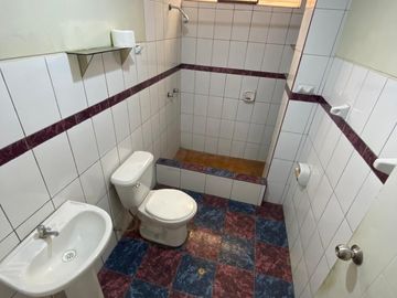 Se Vende Casa de 3 Pisos en Esquina, Callao