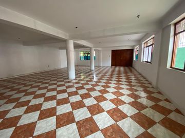 Se Vende Casa de 3 Pisos en Esquina, Callao