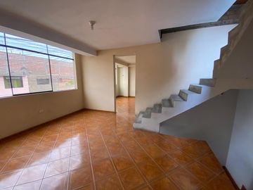 Se Vende Casa de 3 Pisos en Esquina, Callao