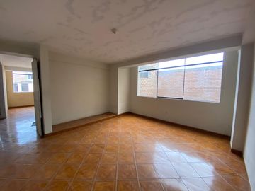 Se Vende Casa de 3 Pisos en Esquina, Callao