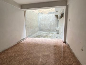 Se Vende Casa de 3 Pisos en Esquina, Callao