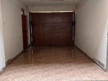 Se Vende Casa de 3 Pisos en Esquina, Callao