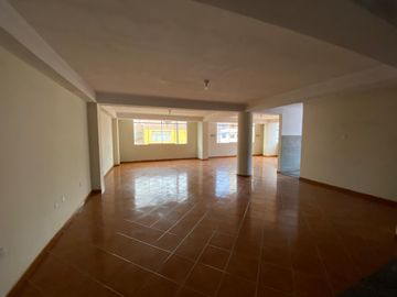 Se Vende Casa de 3 Pisos en Esquina, Callao