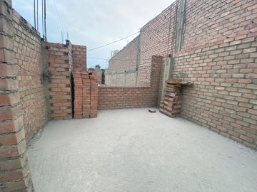 Se Vende Casa de 3 Pisos en Esquina, Callao