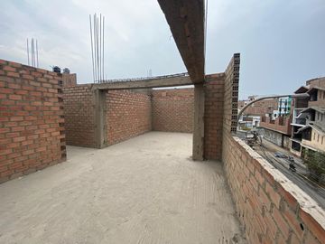 Se Vende Casa de 3 Pisos en Esquina, Callao