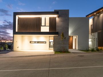CASA EN VENTA EN LOMAS DEL MOLINO