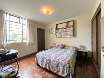 Vendo Casa a una cuadra de Av. 28 de Julio, zona segura y tranquila.