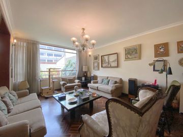 Vendo Casa a una cuadra de Av. 28 de Julio, zona segura y tranquila.