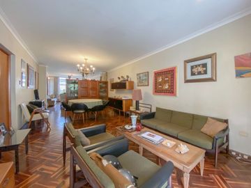 Vendo Casa a una cuadra de Av. 28 de Julio, zona segura y tranquila.