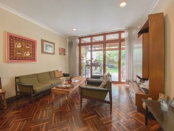 Vendo Casa a una cuadra de Av. 28 de Julio, zona segura y tranquila.