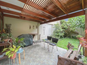 Vendo Casa a una cuadra de Av. 28 de Julio, zona segura y tranquila.