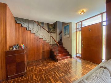 Vendo Casa a una cuadra de Av. 28 de Julio, zona segura y tranquila.