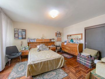 Vendo Casa a una cuadra de Av. 28 de Julio, zona segura y tranquila.