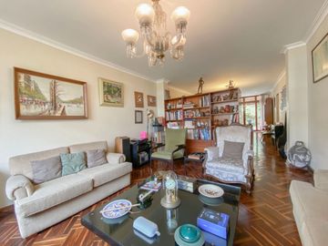 Vendo Casa a una cuadra de Av. 28 de Julio, zona segura y tranquila.