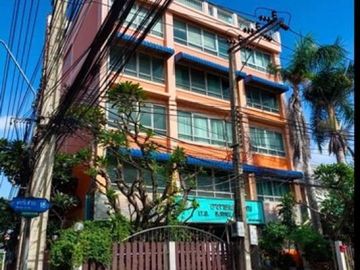 Sale or for Rent Hotel 10 Room Huai Khwang