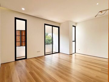 Dijual Rumah Ready Baru 5 Kamar / 2 Lantai Di Duren Sawit Jaktim Dekat RSUD