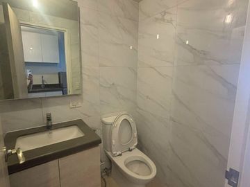 FOR SALE - BRAND NEW STUDIO SEAVIEW IN MANDANI BAY, MANDAUE CEBU. FRONT SEAVIEW UNIT. FURNISHED. READY FOR OCCUPANCY.