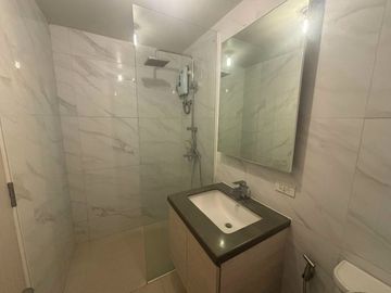 FOR SALE - BRAND NEW STUDIO SEAVIEW IN MANDANI BAY, MANDAUE CEBU. FRONT SEAVIEW UNIT. FURNISHED. READY FOR OCCUPANCY.