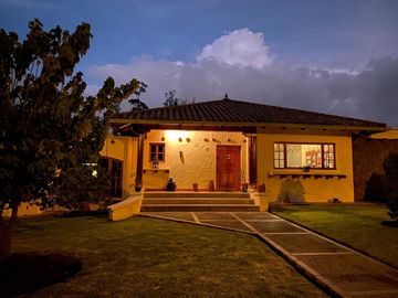 Casa mediterranea de venta en Tumbaco