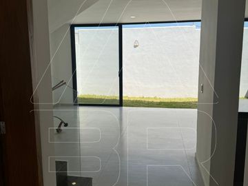 CASA NUEVA EN VENTA COTO SOARE II ORIENTACION NORTE SUR.