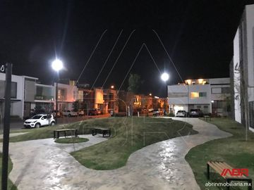 CASA NUEVA EN VENTA COTO SOARE II ORIENTACION NORTE SUR.