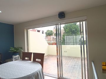 VENTA CASA DOS PISOS