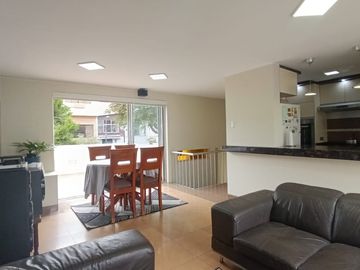 VENTA CASA DOS PISOS