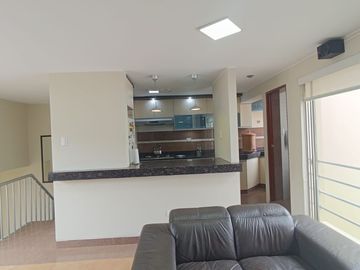 VENTA CASA DOS PISOS