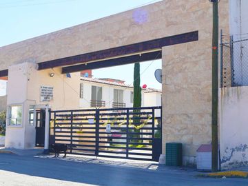 Casa en venta, Fraccionamiento Paseo del Roble N. 31,San Francisco Ocotlán, Puebla.