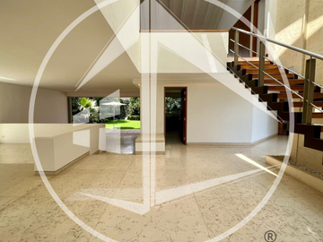 EXCLUSIVA RESIDENCIA CON EXCELENTES ACABADOS EN REAL DEL COUNTRY, LOMAS COUNTRY CLUB.