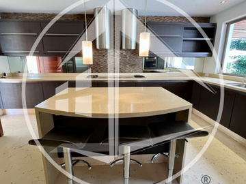 EXCLUSIVA RESIDENCIA CON EXCELENTES ACABADOS EN REAL DEL COUNTRY, LOMAS COUNTRY CLUB.