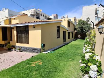 Alquilo Hermosa Casa En Urb. Los Girasoles En Cayma