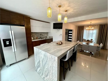 SE VENDE CASA EN COLINAS DE SAN JERONIMO