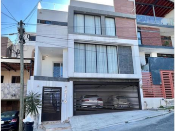 SE VENDE CASA EN COLINAS DE SAN JERONIMO
