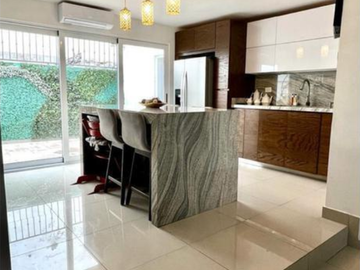 SE VENDE CASA EN COLINAS DE SAN JERONIMO