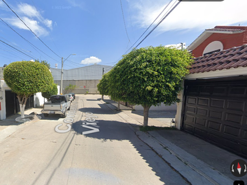 Casa ubicada en colonia El Condado Plus, León  de Los Aldama Guanajuato. Con 3 recamaras y 122m2. Muy cerca del Comite Directivo Estatal Guanajuato de