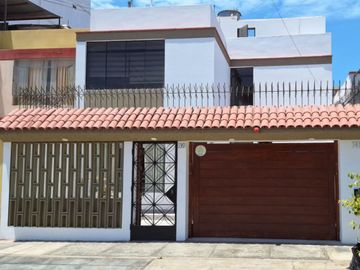 Alquilo amplia casa cerca a parque en San Miguel