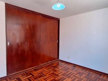 Alquilo amplia casa cerca a parque en San Miguel