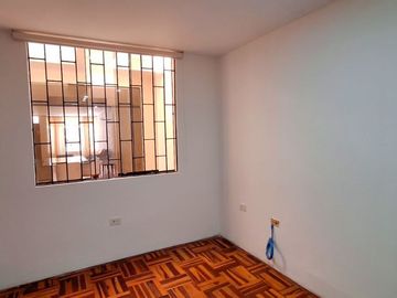 Alquilo amplia casa cerca a parque en San Miguel